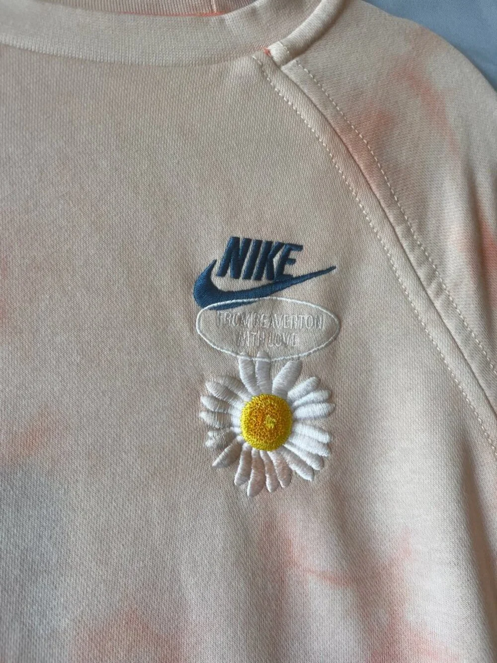 Nike Have A Nike Day Tie Dye Daisy Crewneck Sweatshirt Boys L